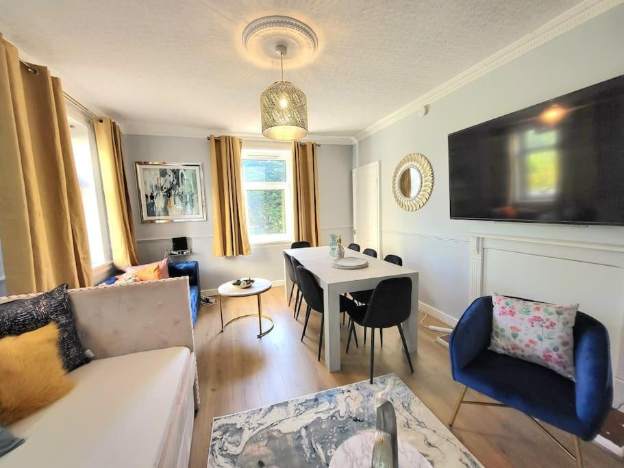 אדינבורו 4 Bedrooms Apartment By Sensational Stay Short Lets & Serviced Accommodation מראה חיצוני תמונה