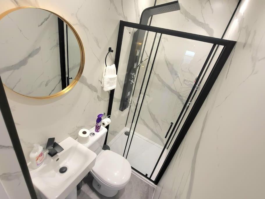 אדינבורו 4 Bedrooms Apartment By Sensational Stay Short Lets & Serviced Accommodation מראה חיצוני תמונה
