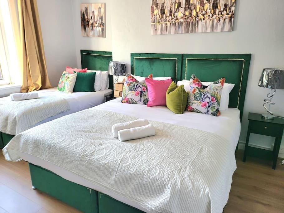 אדינבורו 4 Bedrooms Apartment By Sensational Stay Short Lets & Serviced Accommodation מראה חיצוני תמונה