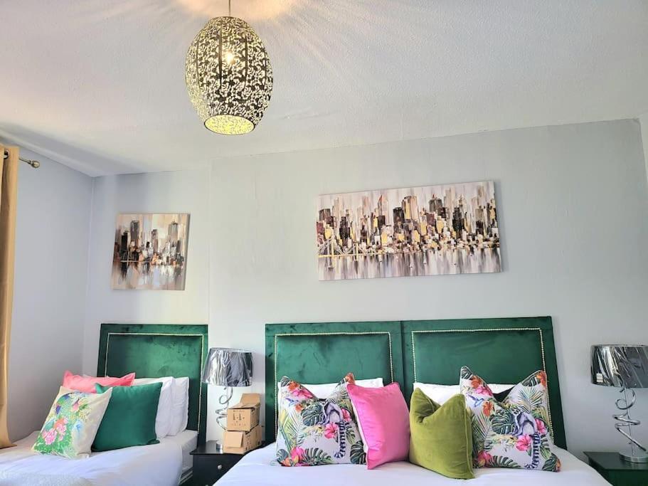 אדינבורו 4 Bedrooms Apartment By Sensational Stay Short Lets & Serviced Accommodation מראה חיצוני תמונה