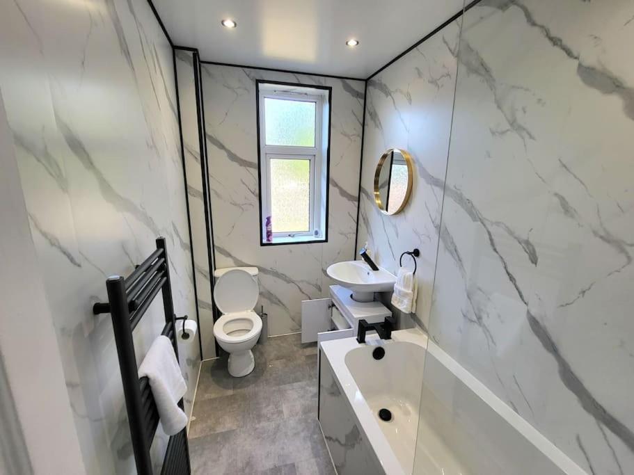 אדינבורו 4 Bedrooms Apartment By Sensational Stay Short Lets & Serviced Accommodation מראה חיצוני תמונה